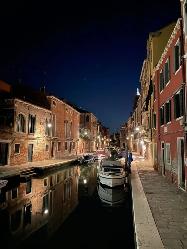 ITA - Venice - Rio De S. Barnaba - 202307